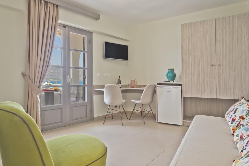 Nereus Luxurious Suites การ์ปาตอส ภายนอก รูปภาพ